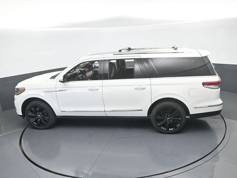 Used 2023 Lincoln Navigator L Reserve w/ Monochromatic Package image 64