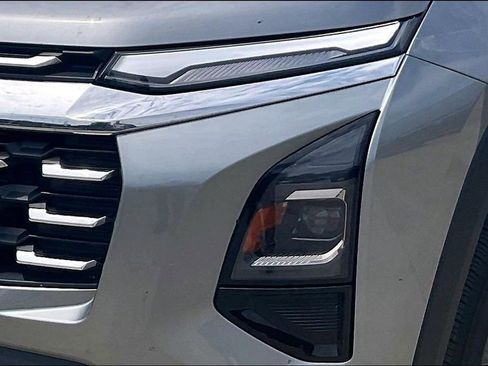 Used 2026 Chevrolet Equinox LT FWD image 25