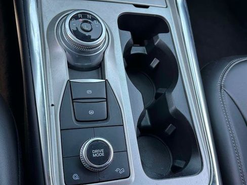 Used 2022 Ford Explorer XLT w/ Equipment Group 202A AWD/4WD image 21