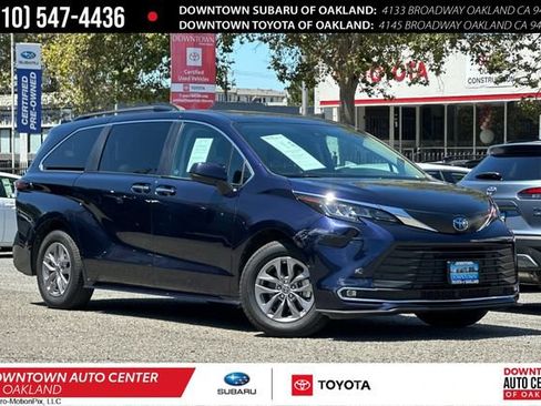 Used 2023 Toyota Sienna XLE FWD image 1