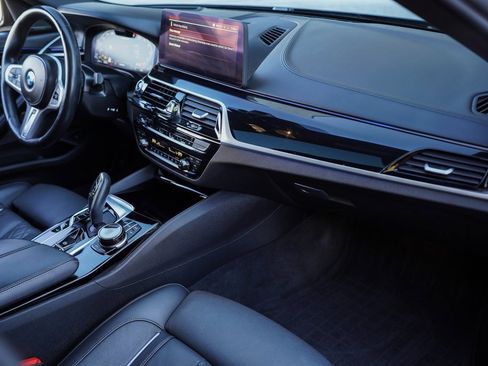 Used 2023 BMW M550i xDrive w/ Dynamic Handling Package image 20