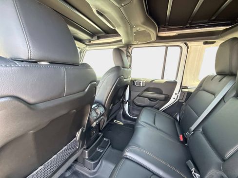 New 2026 Jeep Wrangler Unlimited Sahara AWD/4WD image 17