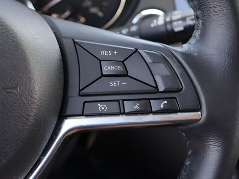 Used 2019 Nissan Rogue SV FWD image 22