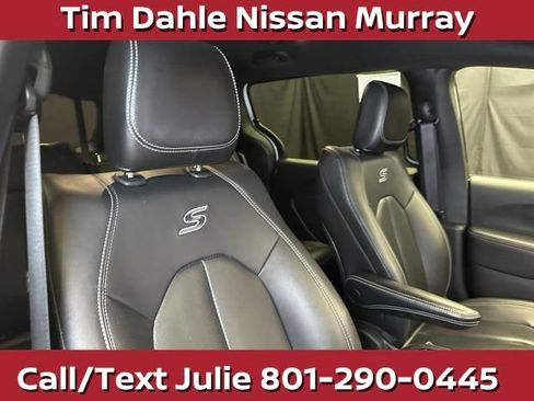 Used 2024 Chrysler Pacifica Limited FWD image 16