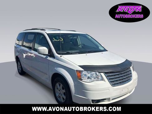 Used 2010 Chrysler Town & Country Touring Plus FWD image 1