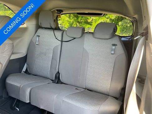 Used 2021 Toyota Sienna LE FWD image 5