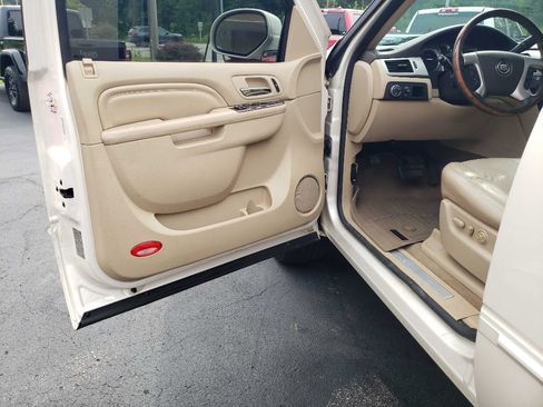 Used 2014 Cadillac Escalade Premium AWD/4WD image 33