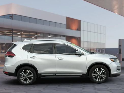 Used 2018 Nissan Rogue SL FWD image 9