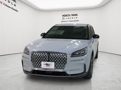 New 2026 Lincoln Corsair Premiere FWD image 4