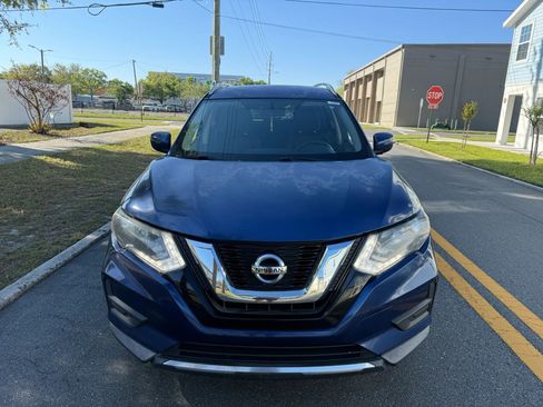 Used 2017 Nissan Rogue SV FWD image 2