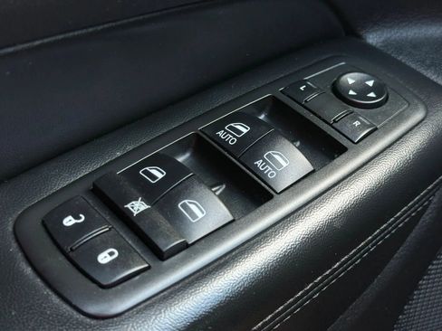 Used 2013 Jeep Grand Cherokee Laredo AWD/4WD image 23