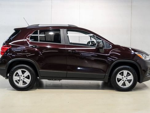 Used 2022 Chevrolet Trax LT w/ LT Convenience Package AWD/4WD image 7