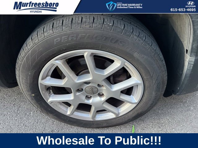 Used 2019 Jeep Renegade Latitude FWD image 11