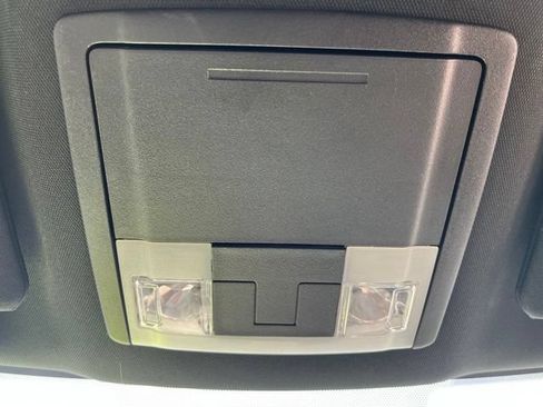 Used 2018 Ford Explorer XLT FWD image 17
