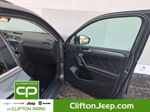 Used 2024 Volkswagen Tiguan SE image 18