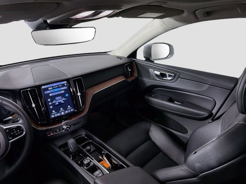 Certified 2023 Volvo XC60 B5 Plus w/ Climate Package AWD/4WD image 23