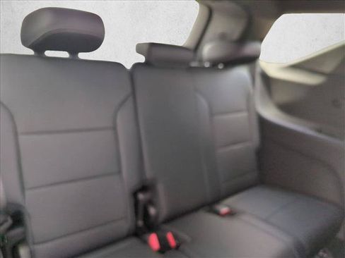 Used 2026 Chevrolet Traverse LT w/ Sun and Wheel Package FWD image 19