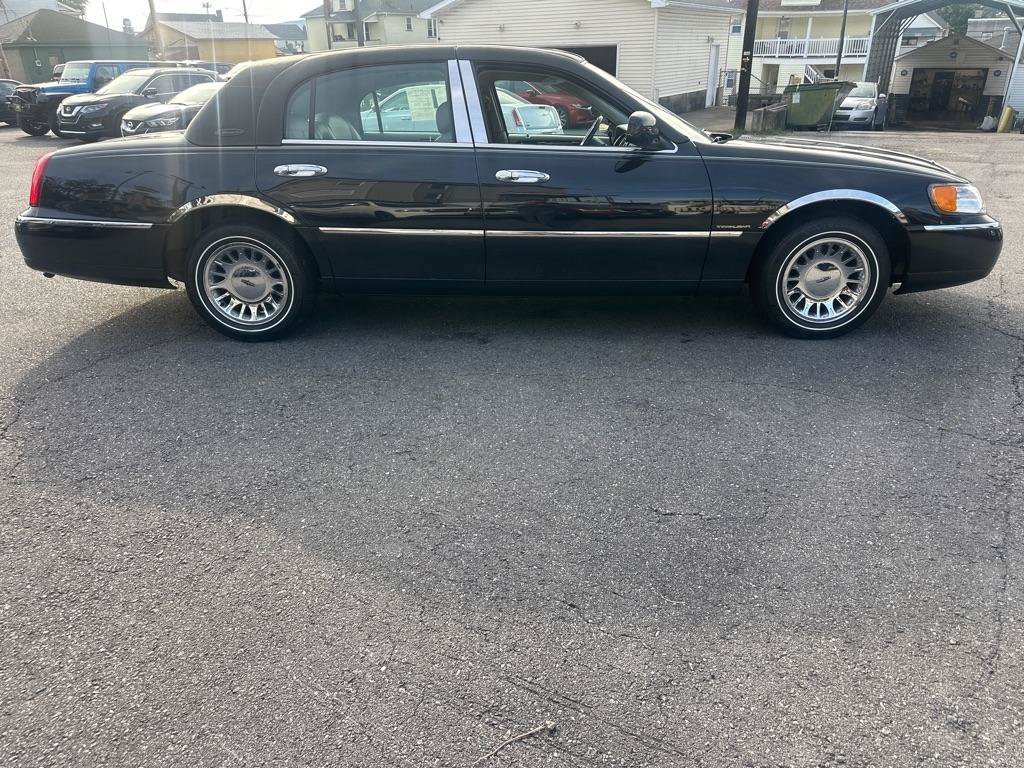 Used 2002 Lincoln Town Car Cartier RWD image 21