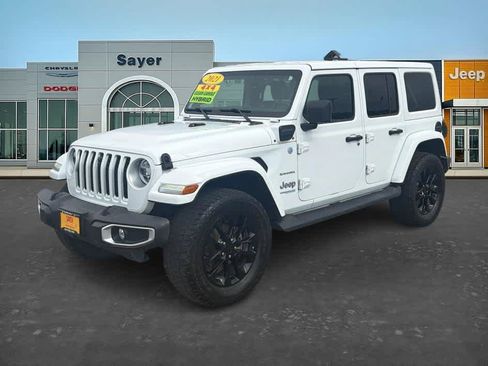 Used 2021 Jeep Wrangler Unlimited Sahara w/ Cold Weather Group AWD/4WD image 3