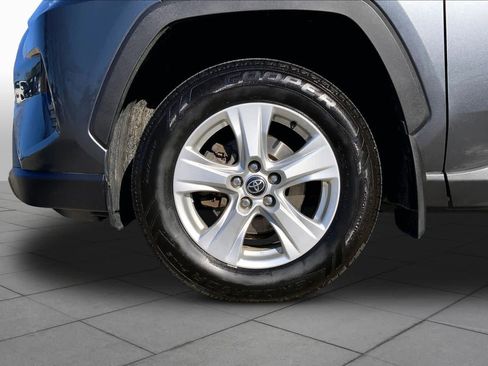 Used 2021 Toyota RAV4 XLE w/ Convenience Package AWD/4WD image 11