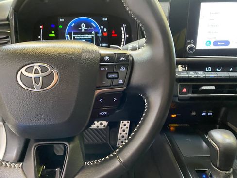 Used 2025 Toyota Camry SE w/ Convenience Package FWD image 31