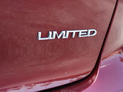 Used 2017 Chrysler Pacifica Limited FWD image 8