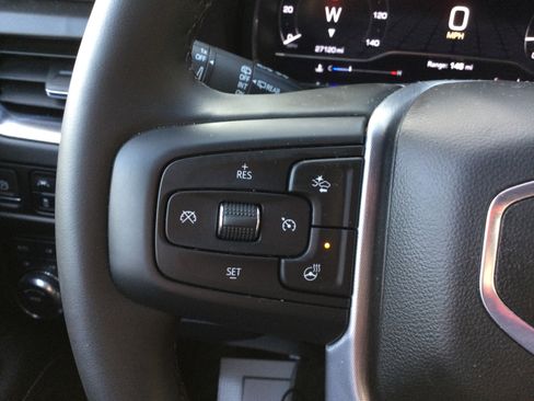 Used 2024 GMC Yukon SLT w/ SLT Luxury Package image 21