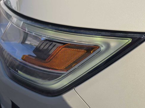 Used 2018 Ford Explorer XLT w/ Equipment Group 202A image 11