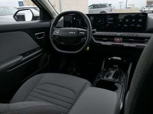 Certified 2025 Kia K4 EX image 25