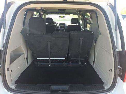 Used 2016 Dodge Grand Caravan SE FWD image 12