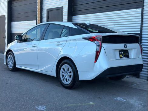 Used 2016 Toyota Prius Two w/ Preferred Accessory Package image 7
