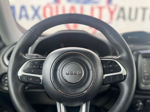 Used 2018 Jeep Renegade Latitude AWD/4WD image 41