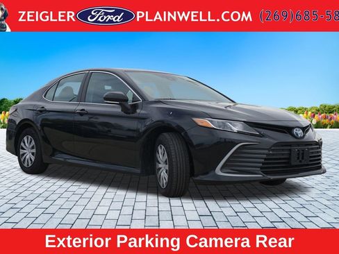 Used 2024 Toyota Camry LE FWD image 7