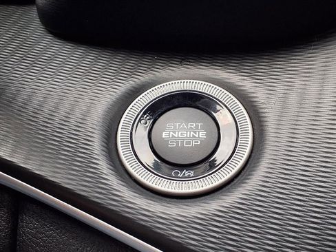 Used 2023 Jeep Grand Cherokee L Laredo image 27