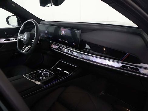 Used 2025 BMW 740i xDrive 740i xDrive image 32