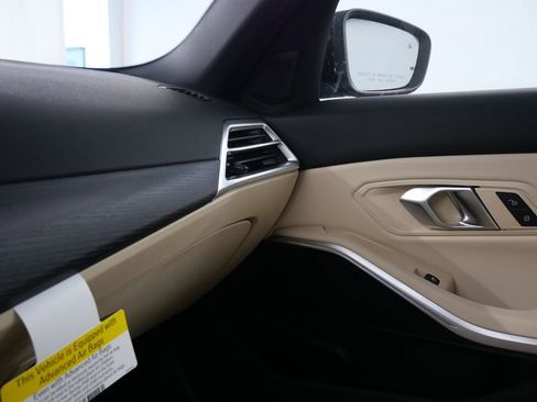 Used 2025 BMW 330i Sedan w/ Premium Package image 29