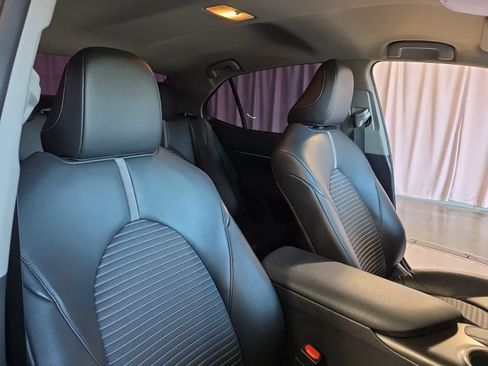 Used 2021 Toyota Camry SE w/ Carpet Mat Package (TMS) image 19