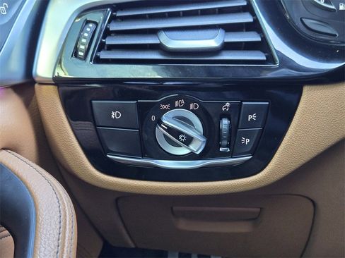 Used 2019 BMW 540i xDrive w/ M Sport Package image 24