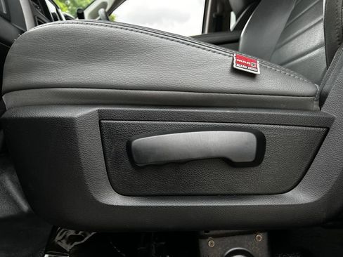 Used 2018 RAM 2500 Tradesman w/ Chrome Appearance Group image 28