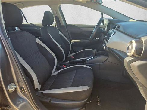 Used 2022 Nissan Versa SV image 19