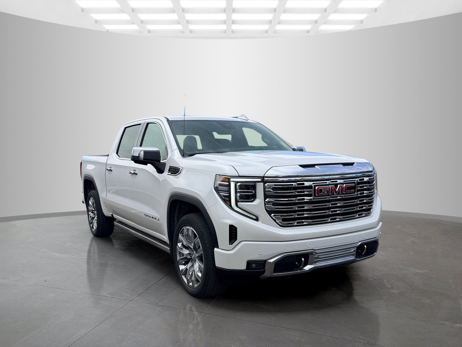 Used 2024 GMC Sierra 1500 Denali AWD/4WD image 3