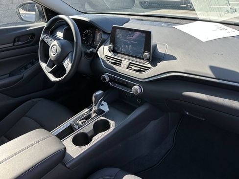 Used 2025 Nissan Altima 2.5 S FWD image 14