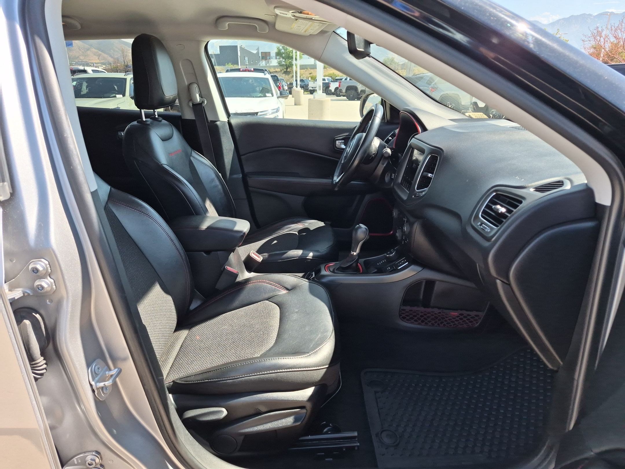 Used 2018 Jeep Compass Trailhawk AWD/4WD image 30