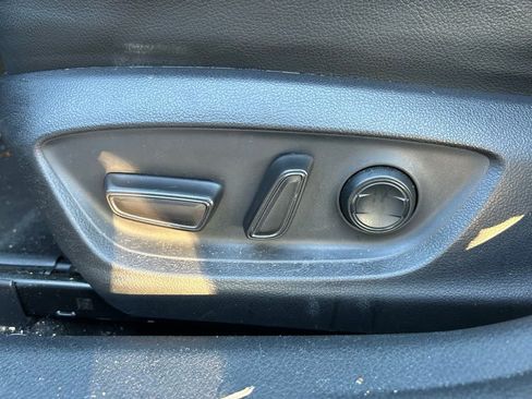 Used 2019 Toyota Camry SE image 16