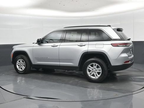 Used 2025 Jeep Grand Cherokee Laredo AWD/4WD image 35