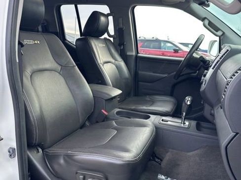 Used 2015 Nissan Frontier PRO-4X w/ Pro-4x Luxury Package image 35