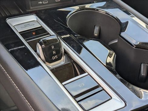 Used 2025 Volkswagen Atlas SE image 9