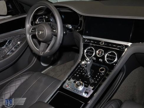 Used 2022 Bentley Continental GT V8 image 19