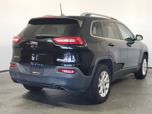 Used 2018 Jeep Cherokee Latitude Plus w/ Comfort/Convenience Group image 6