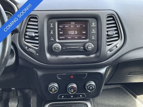 Used 2018 Jeep Compass Latitude w/ Cold Weather Group AWD/4WD image 13